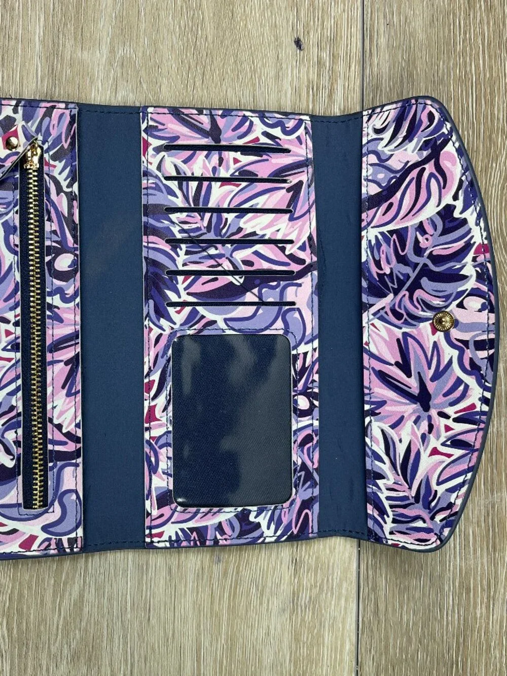 NWOT SIMPLY SOUTHERN WALLET ORGANIZER